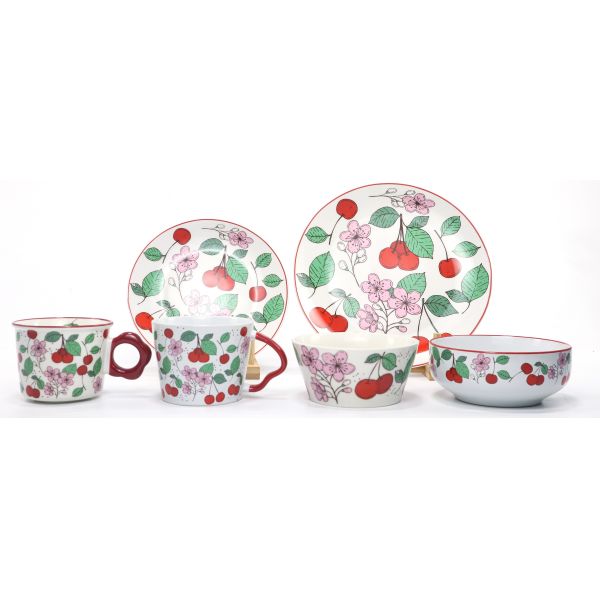 STRAWBERRY DINNERWARE SET