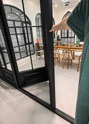 Heavy Gauge Aluminum Folding Partition Door For Divide Balconies And Living Rooms