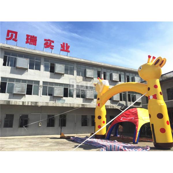 SCT EN71を印刷するロゴのでき事のための黄色いキリンの膨脹可能なアーチ