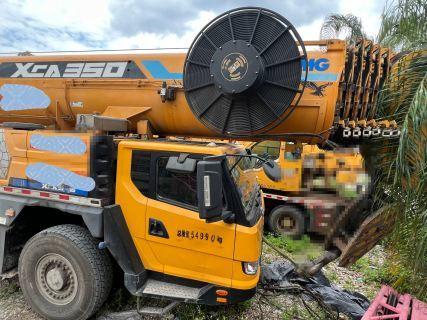 2019 XCMG Used Crane, The XCA220, Has A 73-Meter Boom, A 44-Meter Jib, And A 74-Ton Counterweight. It Has Been Operating For 2540 Hours And Is In Excellent Working Condition.