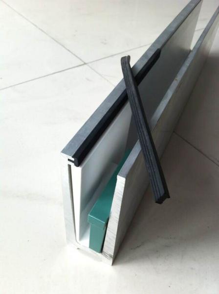 Uso de vidro Frameless do corrimão do canal de alumínio em forma de u com superfície pintada