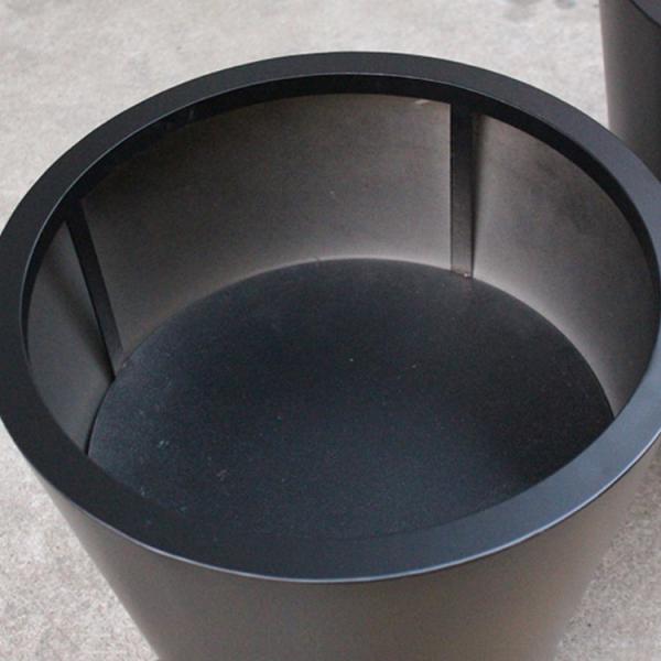 Maceta negra del metal de los plantadores redondos verticales al aire libre grandes del jardín