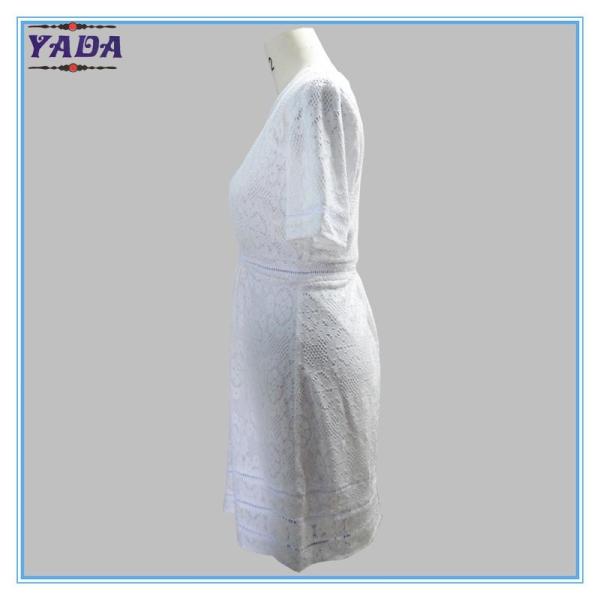 Une chemise en dentelle Kate Middleton, une robe plus taille pour femme, élégante.