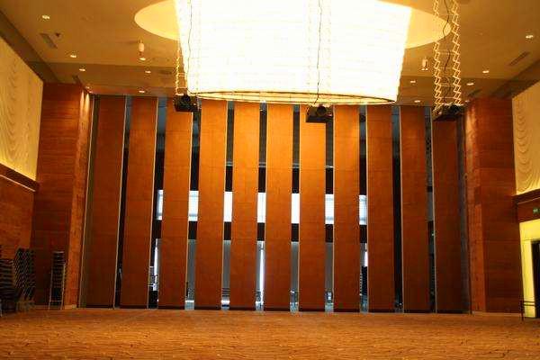 Restaurant Movable Sound Proof Walls Leather Surface Aluminium Profile Hanging System