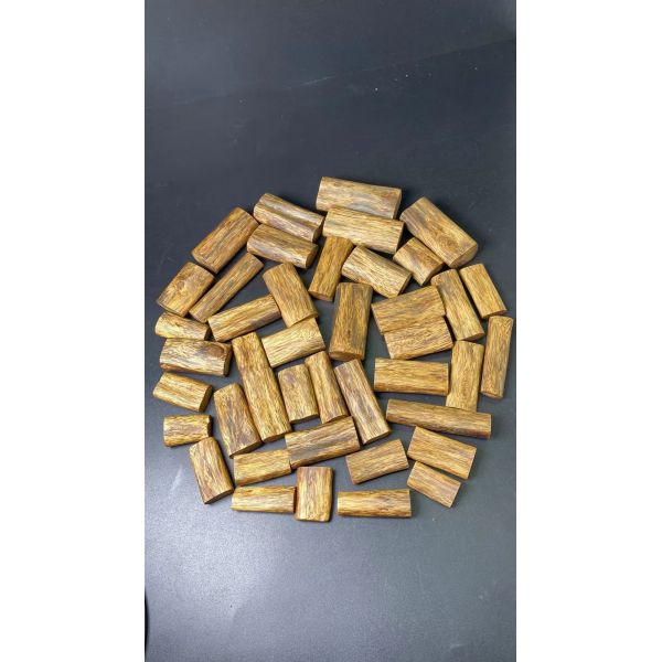 Natural White Qinan Agarwood Crushed Raw Wood Aged Ingredients Boiling Water