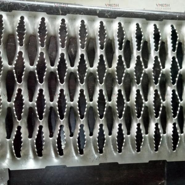 Heavy Duty 2-4m Grip Strut Safety Grating Diamond Channel Anti-Slip