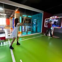 複数の人が互いに対戦するチームビルディングゲーム vs. ターゲットに打つゲーム