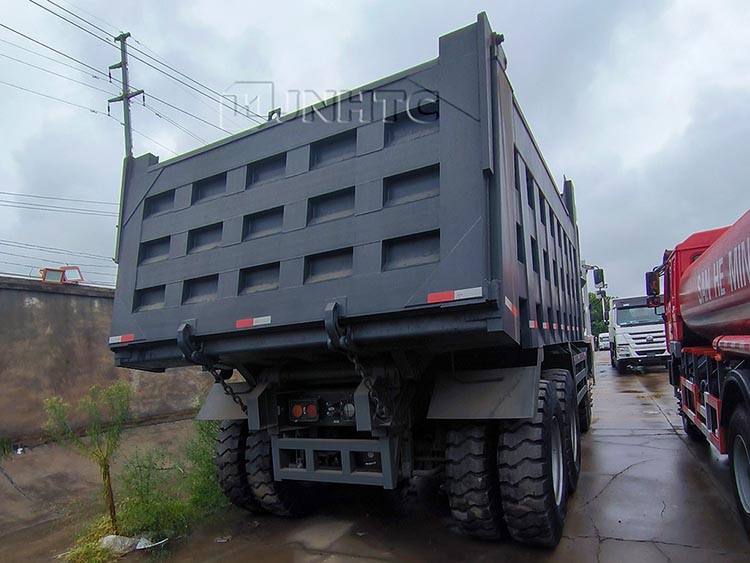 Новый горнодобывающий грузовик Howo 10 колес 50 тонн с праворучным приводом грузовик