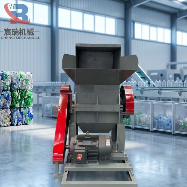 PET Bottle Plastic Crusher High Output Plastic Grinding Machine for Beverage Bottle Recycling Plant