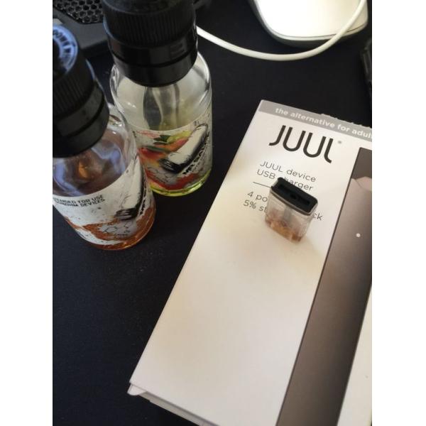 Factory Wholesales OEM 1ml capacity Ceramic coil CBD empty Juul Pods for JUUL Vape Pen from China supplier