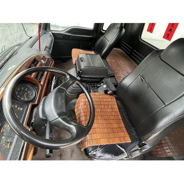 6 Pneus Diesel Usados caminhões pesados Posição de direção LHD com 3 assentos