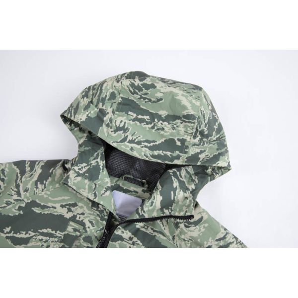 Lightweight Mesh Lined Camouflage Hunting Jacket Wind-Resistant Camo Windbreaker for Outdoor Use