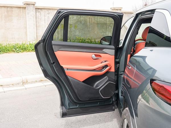 2025 BYD New Electric Vehicle for Performance Tang L 810kW Power AWD Fast Charging 1000w/h 600km Range Long Range 7 Seats with Sunroof
