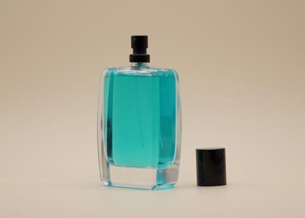 Garrafa cosmética do pulverizador do retângulo com o pulverizador preto matte do perfume do friso