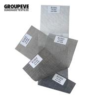 La chambre à coucher romaine, les grandes stores romaines pour les fenêtres de bureau.