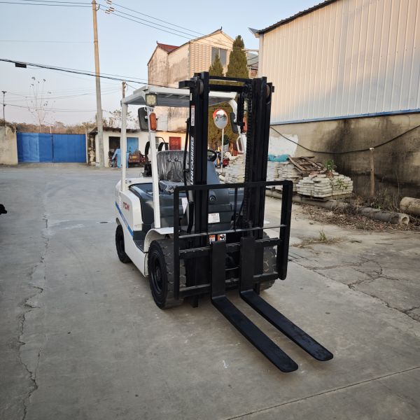 Used TCM 2.5-Ton LPG Forklift Offering 3-Meter Lift Height and Smooth Hydraulic System for Reduced Operating Costs