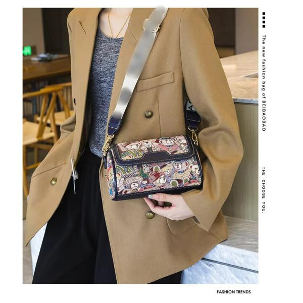Polyester Lined Crossbody Handbag for Women Instagram-Worthy Cartoon Bear Design