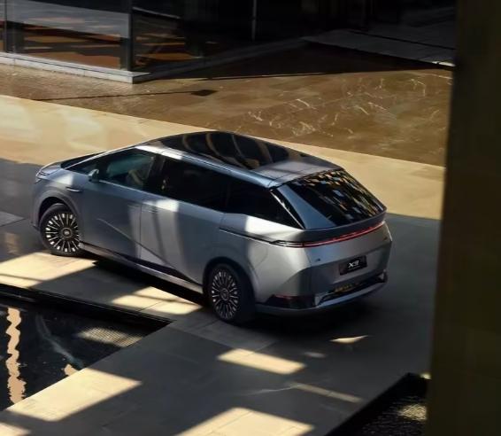 Pure New Energy ODM Vehículo eléctrico Xpeng X9 Gran modelo espacial MPV EV Coche nuevo
