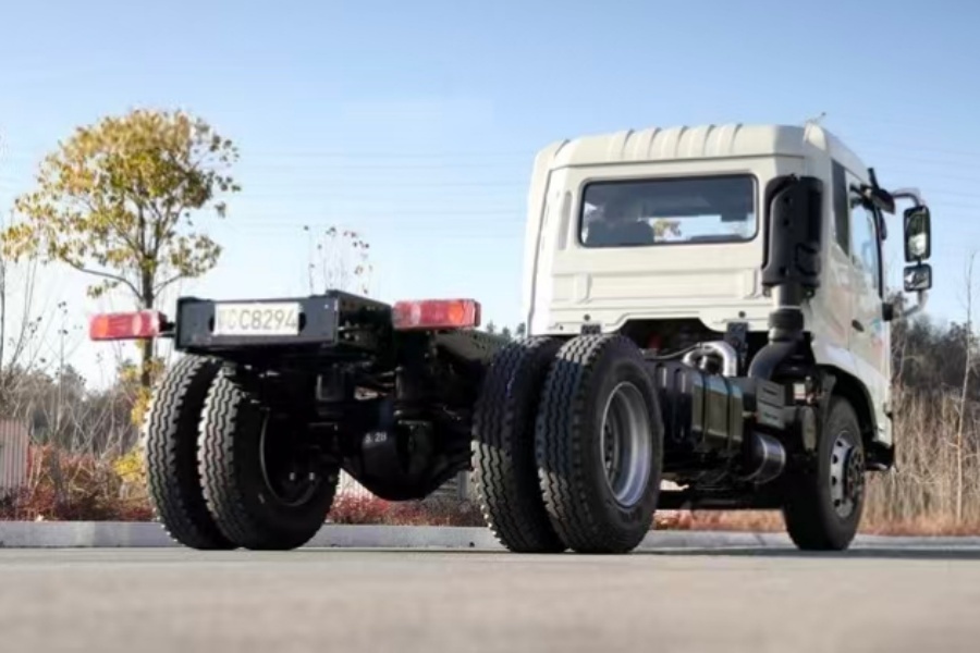 Dongfeng 4×2 Swing Arm Garbage Truck Chassis B190 18Ton For Export