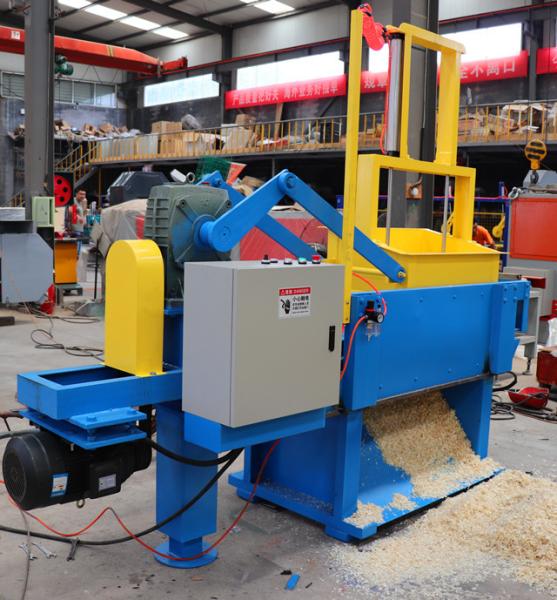 O moinho de rapagem de madeira, máquina dos aparas de madeira para a venda automática, desperdiça o barbeador de madeira