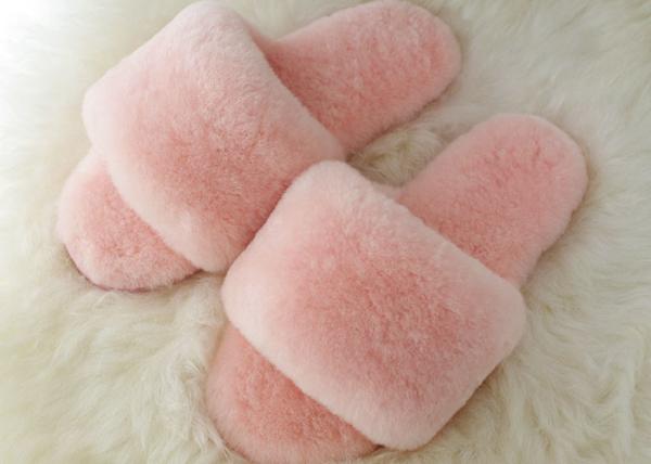 Deslizadores internos do Lambswool das mulheres naturais do inverno da forma dos deslizadores da casa da pele de carneiro