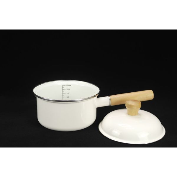 1650ml Red Nonstick Enameled Cast Iron Saucepan Eco Friendly For Soup Milk Heating