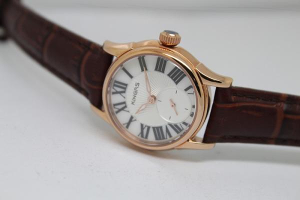 Trendy fashion luxury wrist watch ladies with stainelss steel materials , quartz movement wrist watch