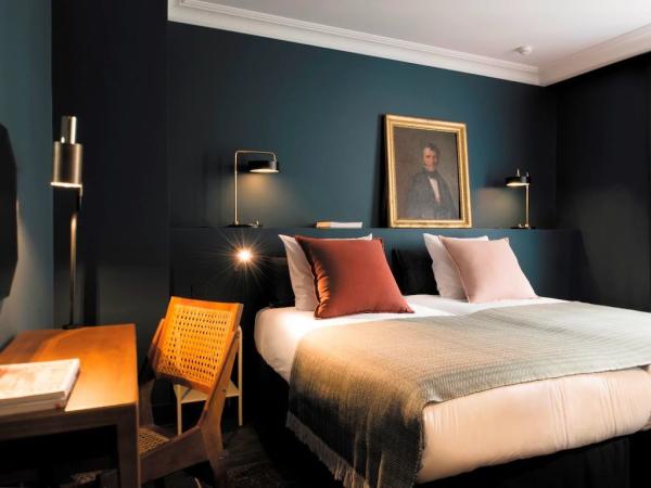 Mozambique hotel interior design from China furniture factory for Bedroom wood furniture with luggage table and sofa cha