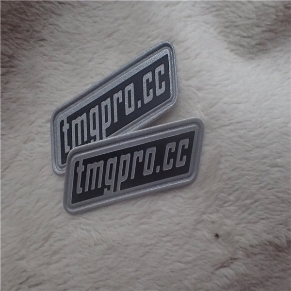 Кожа ПУ одежды на открытом воздухе людей отражательная латает высокочастотную шить линию