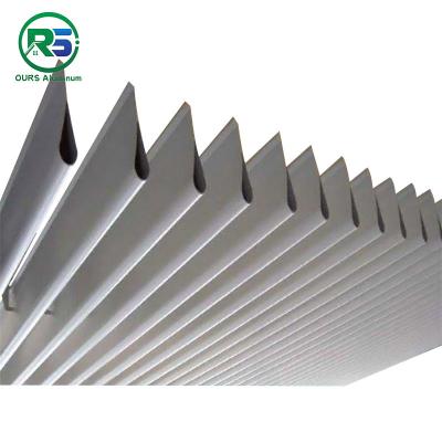 O gotejamento linear interno da água do teto da tira de metal do CE suspendeu a resistência de alumínio do tempo do teto