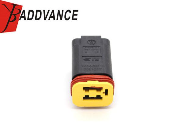 Alojamento impermeável fêmea preto do conector de 4 conectores de Pin TE Connectivity ampère