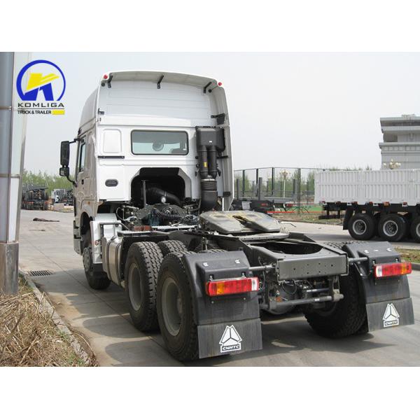 6X4 Drive Wheel Sinotruk HOWO 336HP 371HP Tractor Truck with Customization Option