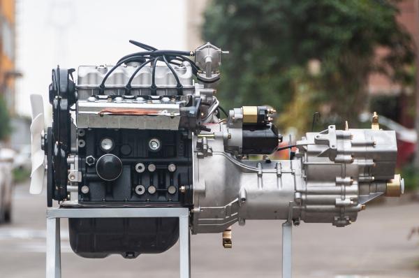 Motor refrigerado a água com cilindrada de 1000 cc para montagem de triciclos de carga para adultos
