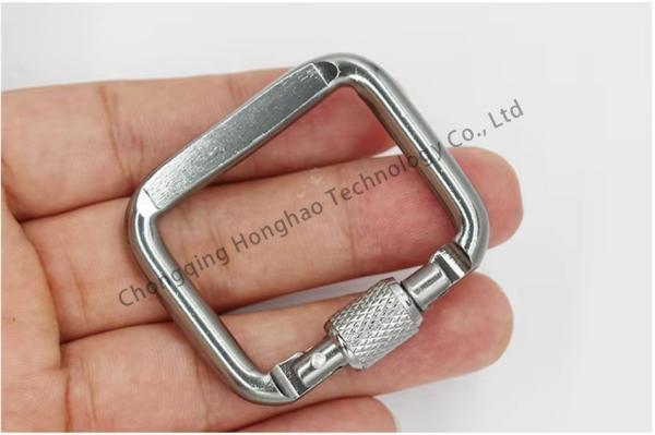 Outdoor Gear Essential Square Locking Carabiner Clip with Electrolytic Treatment Finish