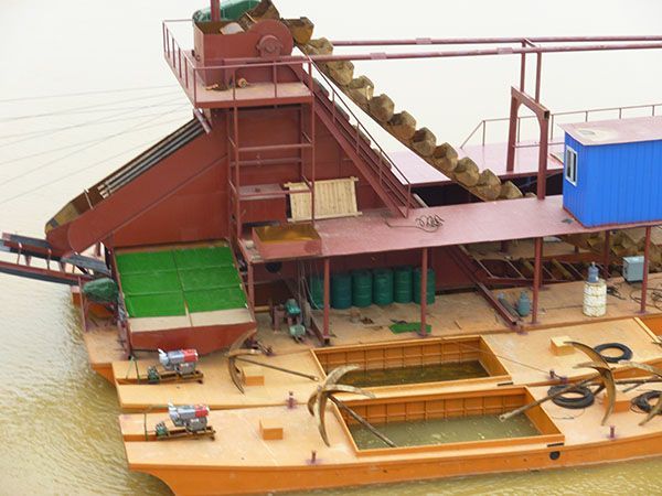 Diesel Bucket Chain Gold Mining Dredger with 24m Dredging Depth 200cm Draught