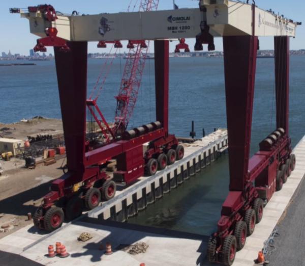 Span 5-110m Mobile Boat Hoist Crane Travelift Crane Diesel  Engine Powered