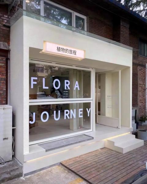 Durable Core Folding Window Construction Utilizing Composite Materials for Low Lifetime Maintenance