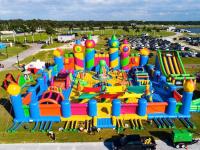 Le plus grand parc d'attractions gonflable du monde atteint l'Australie