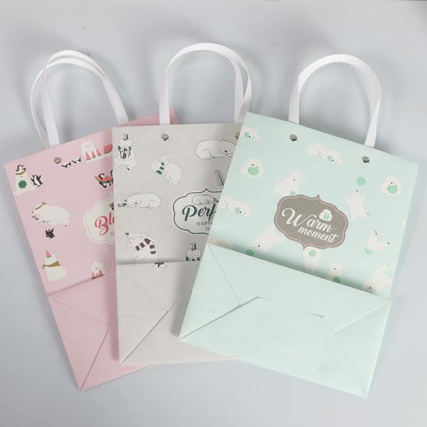 Bolsa de ropa de dibujos animados Bolsa de regalo de embalaje Bolsa de compras Bolsa de toque Bolsa de regalo personalizada de cuero de vaca blanco Bolsa de papel