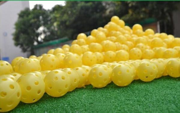 hollow practice golf ball ， hole hole plastic golf ball ， golf ball , golf balls ,  golf practice ball
