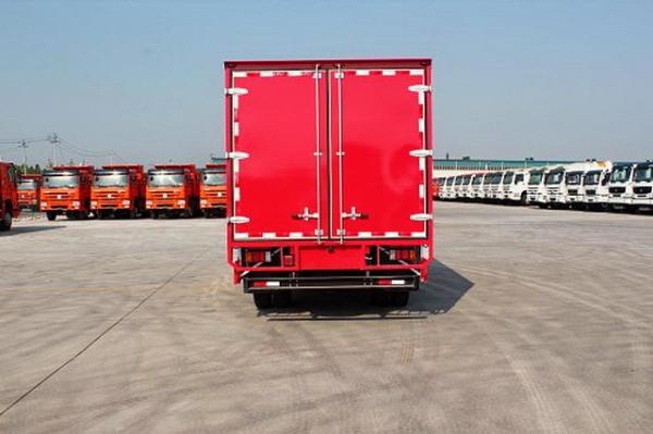 HOWO Light Duty Cargo Truck 5 ton Van Truck  Commercial Long Distance Cargo Van Truck 4x2 Drive Wheel