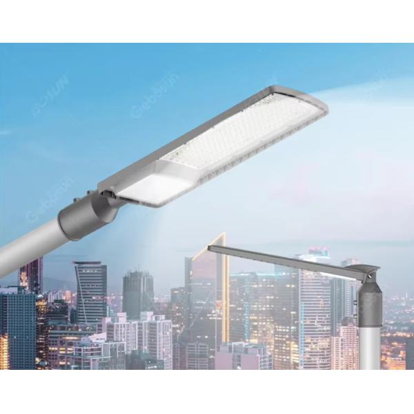 50W-200W Solar LED Street Light Outdoor IP66 Waterproof with 50000 Hours Lifetime for Parking Lots and Highways