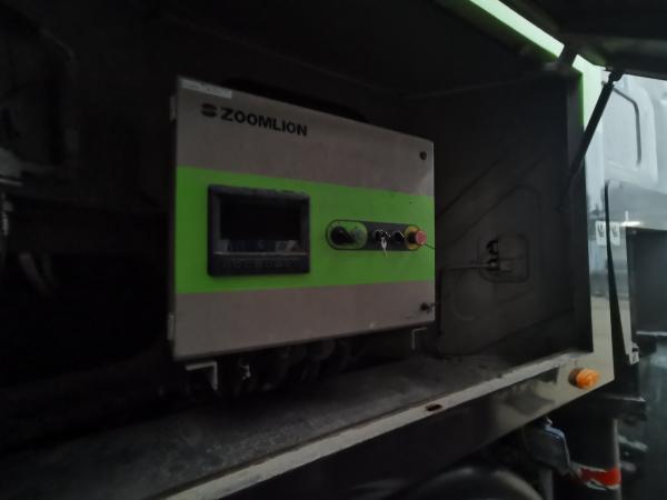 Zoomlion Concrete Pump 56meter Good with 13915*2530*4000mm Structure Cylinder Type