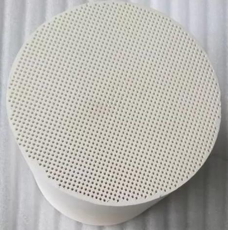 White Honeycomb Ceramic Catalyst Carrier 51% SiO2 For Gasoline Purification