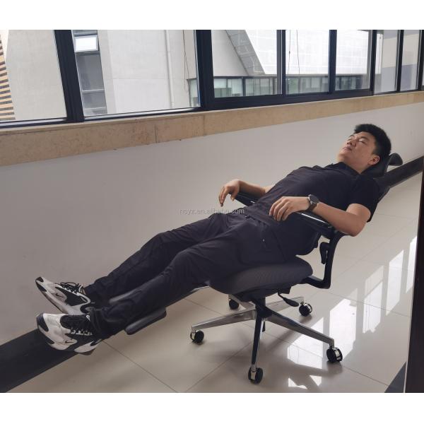 Ergonomic High Back Swivel Chair With Footrest Waterproof Easy Maintenance