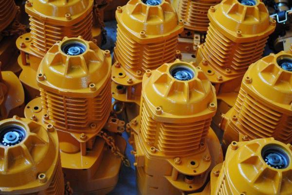 3 Phase Stainless Steel Chain Hoist Yellow Color Leading Crane For Lifting Goods