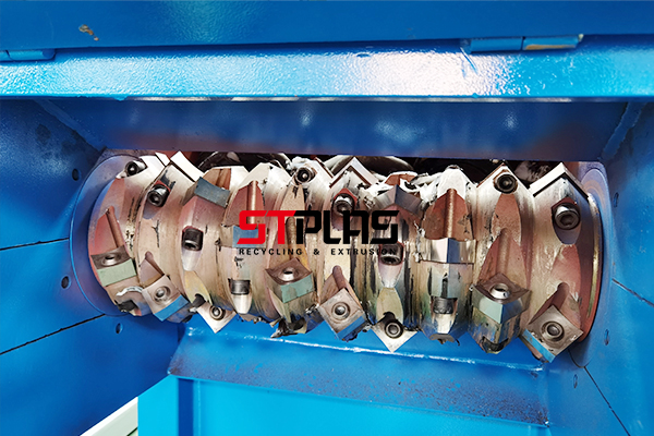 Single Shaft 300kg/H 30kw Plastic Shredder Machine