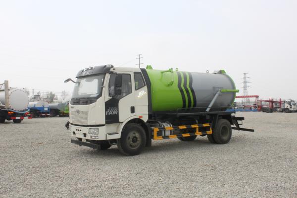 18000kg Jiefang J6L Sewage Suction Truck Vehicle Diesel Manual Transmission