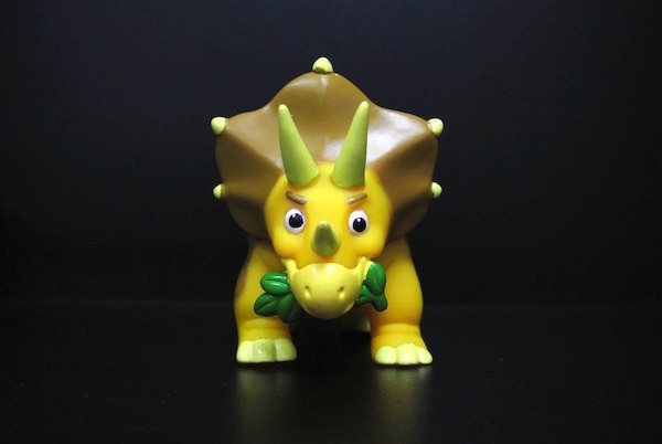 6 Inch Yellow Dinosaur Collectible Vinyl Toys 80 - 90 Degree For Kids Play
