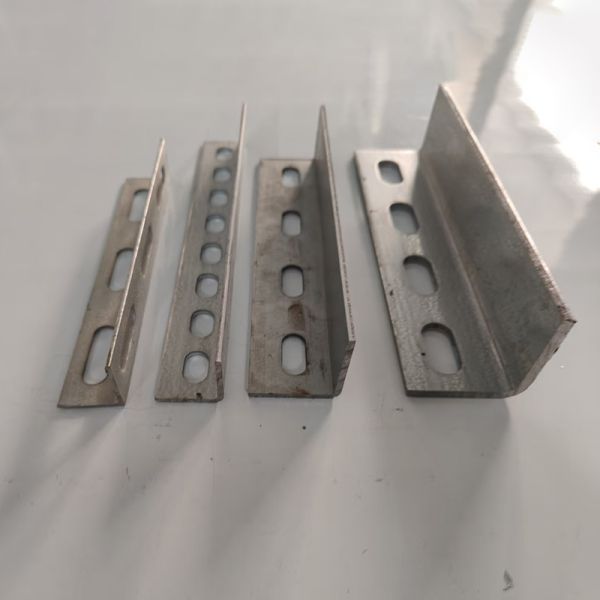 Anti Corrosion Fire Resistant Punched Angle Iron For Construction